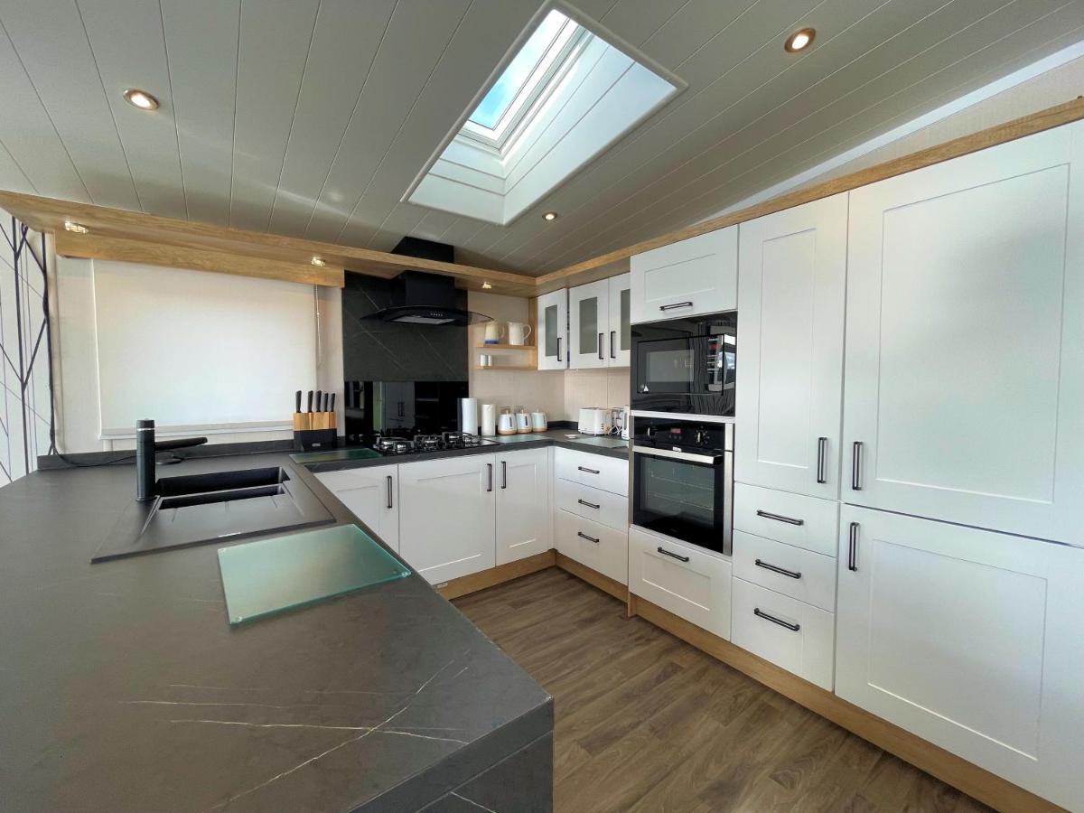 Luxury Lakeside Lodge With Htub Beautiful Views Annan Eksteriør bilde
