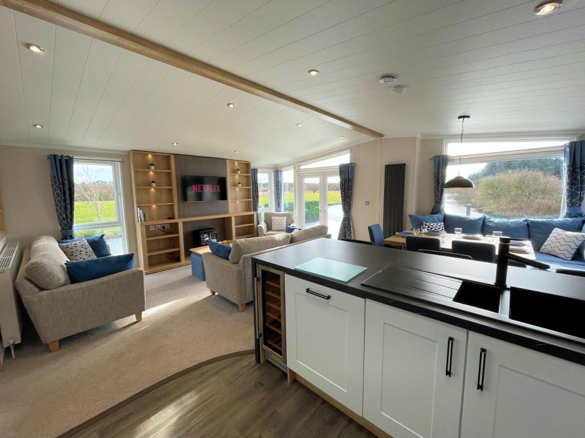 Luxury Lakeside Lodge With Htub Beautiful Views Annan Eksteriør bilde