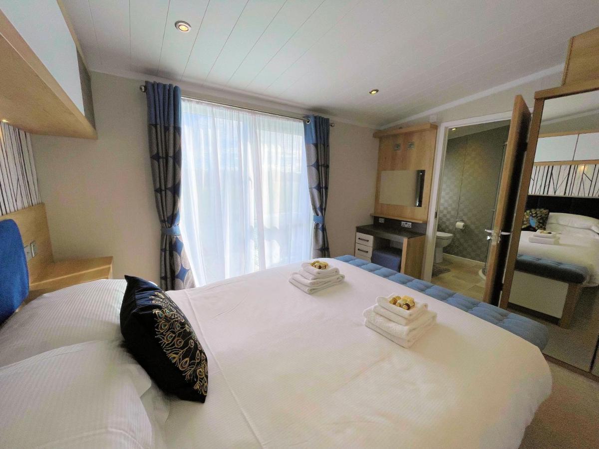 Luxury Lakeside Lodge With Htub Beautiful Views Annan Eksteriør bilde