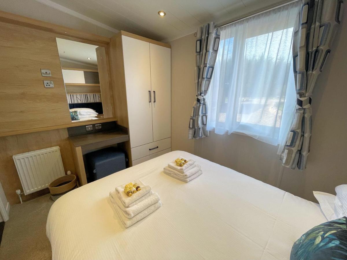 Luxury Lakeside Lodge With Htub Beautiful Views Annan Eksteriør bilde